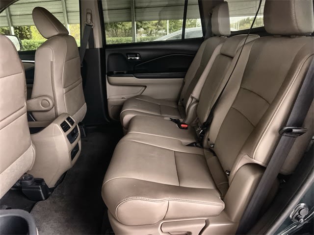 Thumbnail: 2017 Honda Pilot - 13