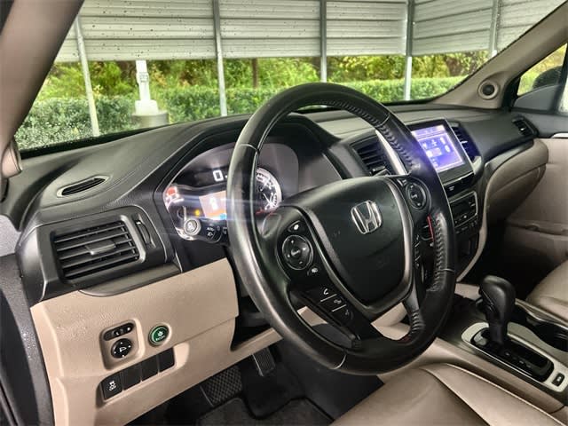 Thumbnail: 2017 Honda Pilot - 10