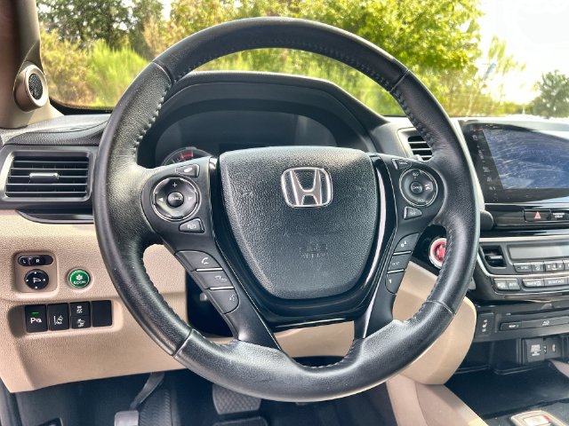 Thumbnail: 2017 Honda Pilot - 10