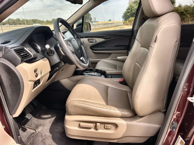 Thumbnail: 2017 Honda Pilot - 12