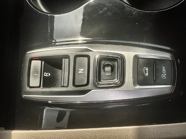 Thumbnail: 2017 Honda Pilot - 15