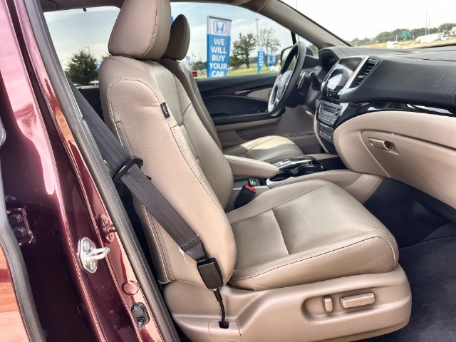 Thumbnail: 2017 Honda Pilot - 20