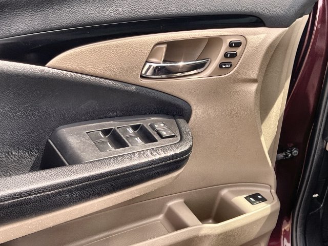 Thumbnail: 2017 Honda Pilot - 30