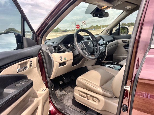 Thumbnail: 2017 Honda Pilot - 11