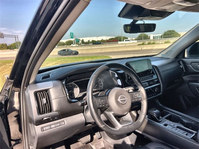 Thumbnail: 2023 Nissan Pathfinder - 10