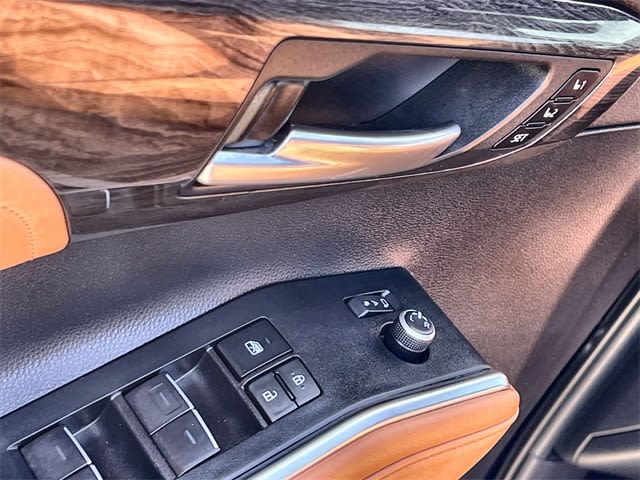 Thumbnail: 2023 Toyota Highlander - 30