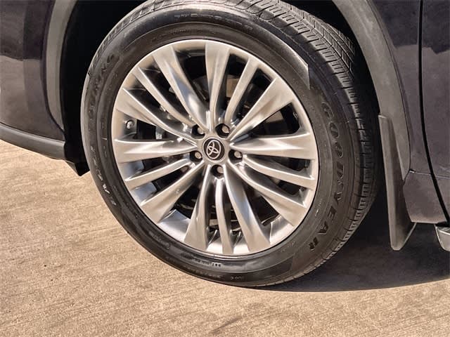 Thumbnail: 2023 Toyota Highlander - 8