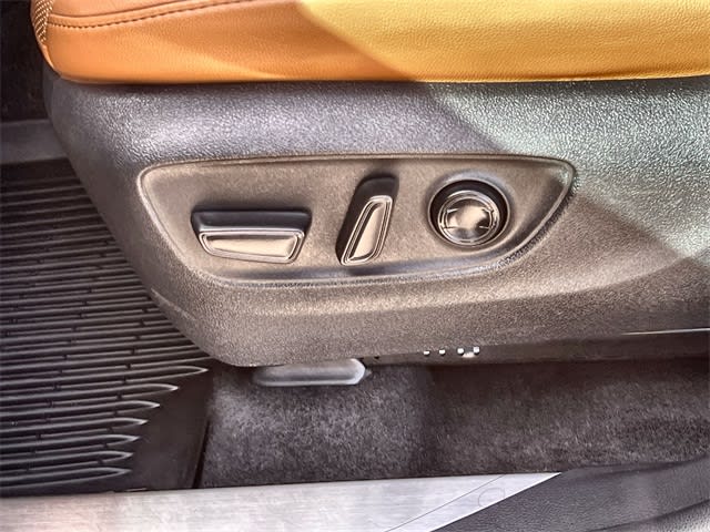 Thumbnail: 2023 Toyota Highlander - 31