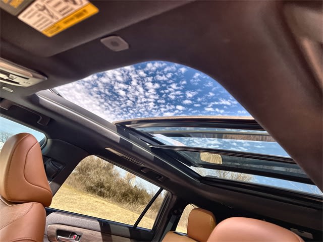 Thumbnail: 2023 Toyota Highlander - 32