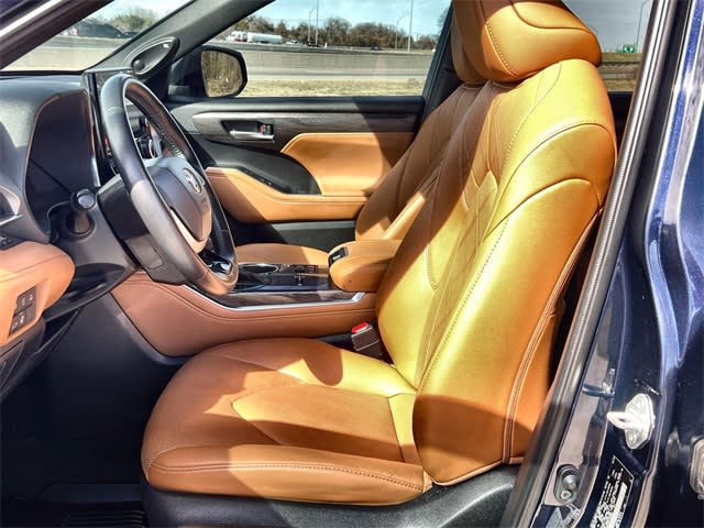 Thumbnail: 2023 Toyota Highlander - 12