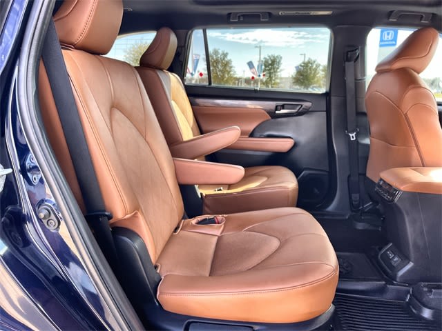 Thumbnail: 2023 Toyota Highlander - 13