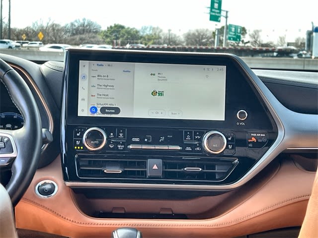 Thumbnail: 2023 Toyota Highlander - 14