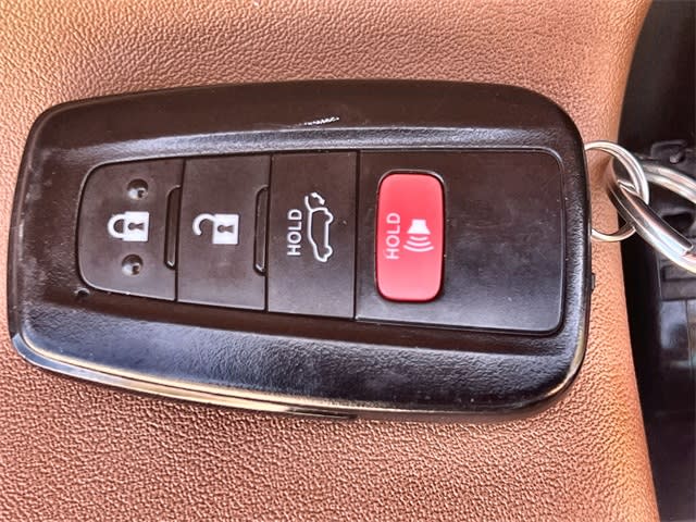 Thumbnail: 2023 Toyota Highlander - 17