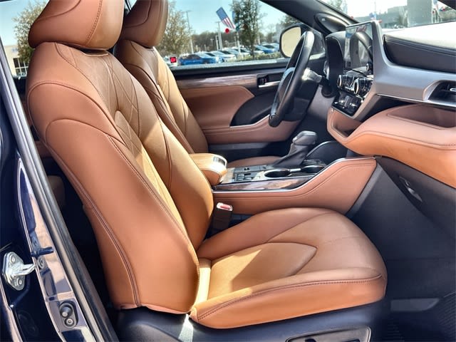 Thumbnail: 2023 Toyota Highlander - 20