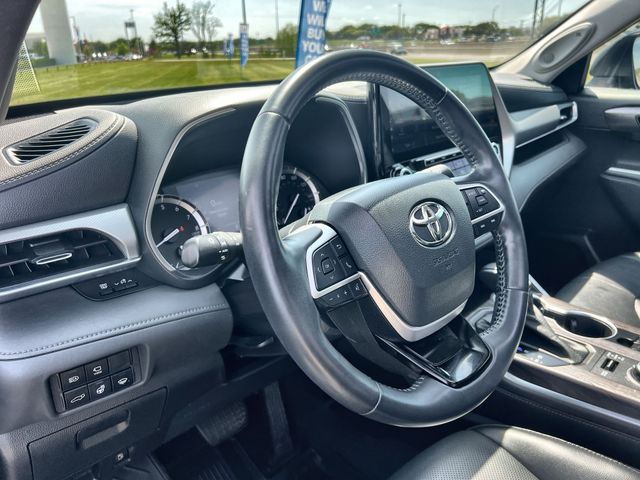 Thumbnail: 2022 Toyota Highlander - 2