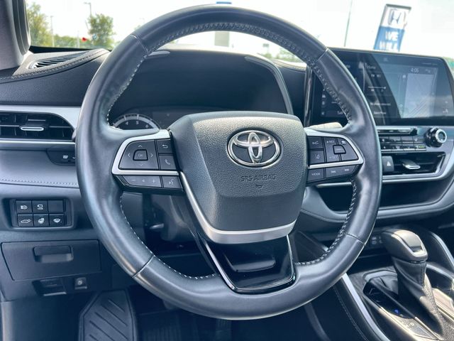 Thumbnail: 2022 Toyota Highlander - 10