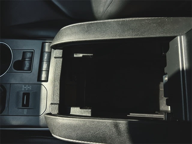 Thumbnail: 2021 Toyota Highlander - 27