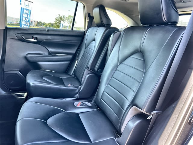 Thumbnail: 2021 Toyota Highlander - 13