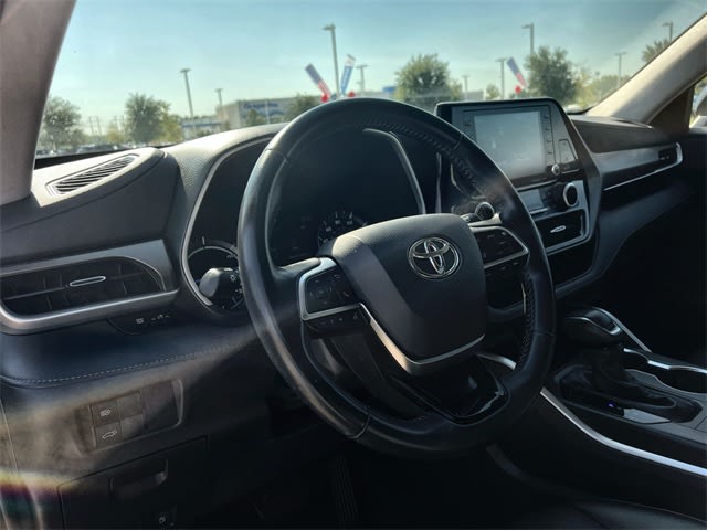 Thumbnail: 2021 Toyota Highlander - 2
