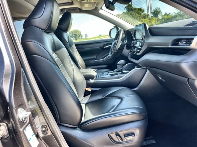 Thumbnail: 2021 Toyota Highlander - 21