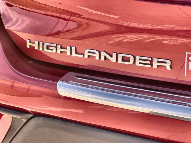 Thumbnail: 2022 Toyota Highlander - 7