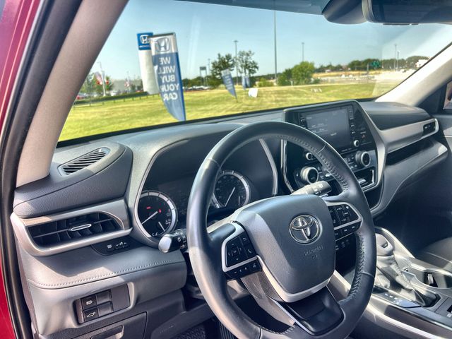 Thumbnail: 2022 Toyota Highlander - 10