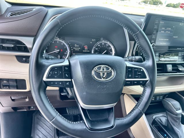Thumbnail: 2022 Toyota Highlander - 10