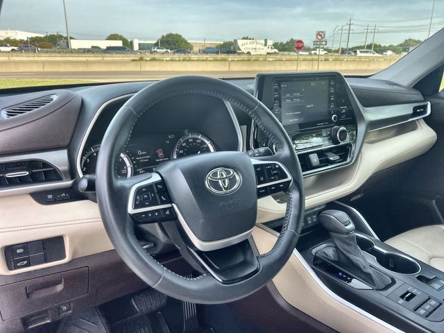 Thumbnail: 2022 Toyota Highlander - 2