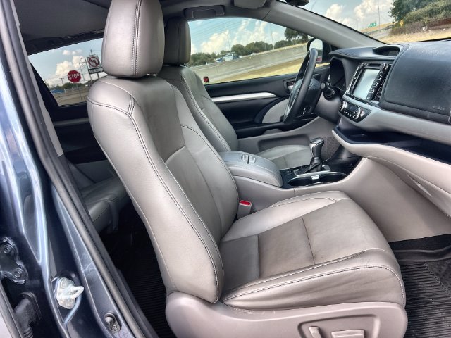 Thumbnail: 2019 Toyota Highlander - 22