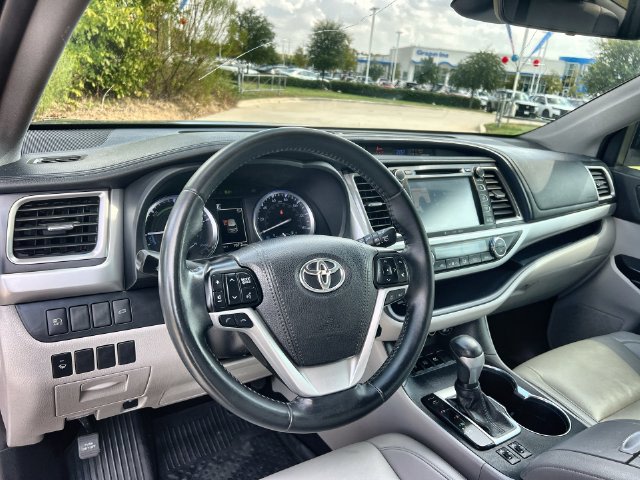 Thumbnail: 2019 Toyota Highlander - 10