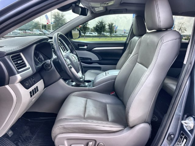 Thumbnail: 2019 Toyota Highlander - 12