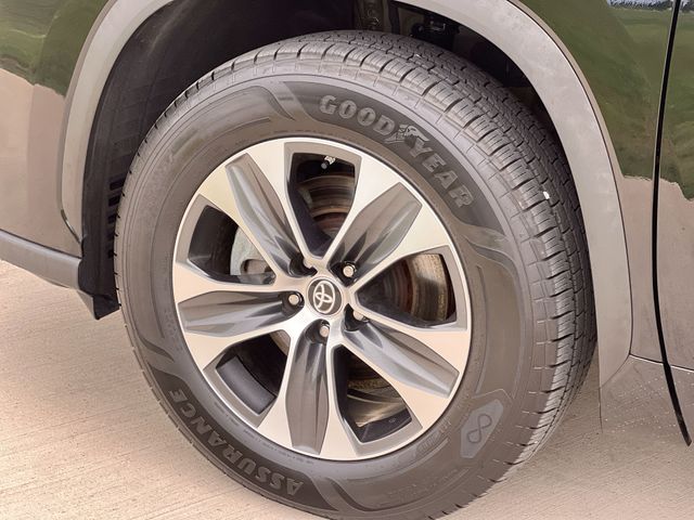 Thumbnail: 2023 Toyota Highlander - 8