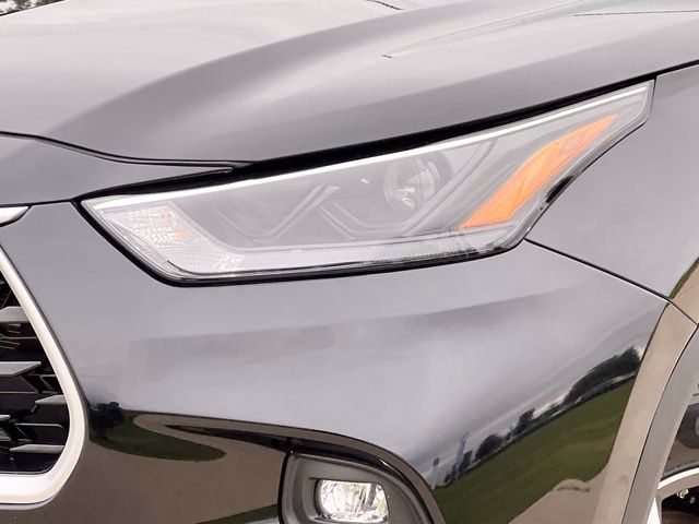 Thumbnail: 2023 Toyota Highlander - 24