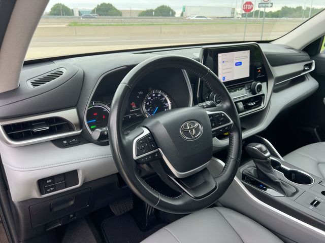 Thumbnail: 2023 Toyota Highlander - 2