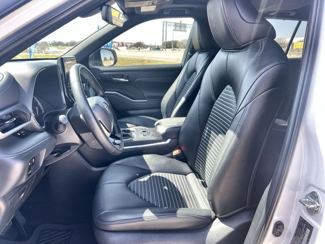 Thumbnail: 2024 Toyota Highlander - 12