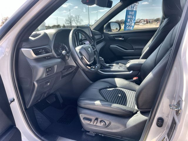 Thumbnail: 2024 Toyota Highlander - 11