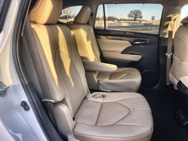 Thumbnail: 2023 Toyota Highlander - 13