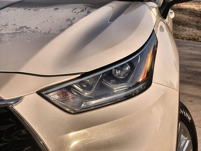 Thumbnail: 2023 Toyota Highlander - 24