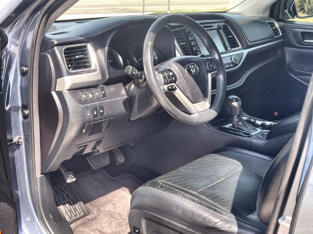 Thumbnail: 2014 Toyota Highlander - 2
