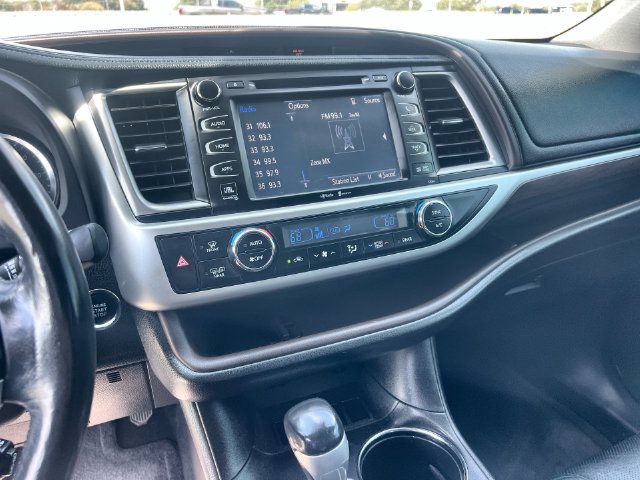 Thumbnail: 2014 Toyota Highlander - 15