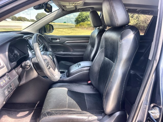 Thumbnail: 2014 Toyota Highlander - 11