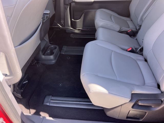 Thumbnail: 2022 Toyota Sienna - 33