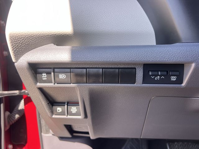 Thumbnail: 2022 Toyota Sienna - 29