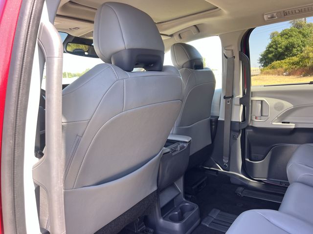 Thumbnail: 2022 Toyota Sienna - 13