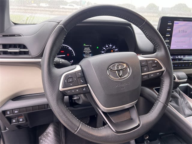 2022 Toyota Sienna XLE 10