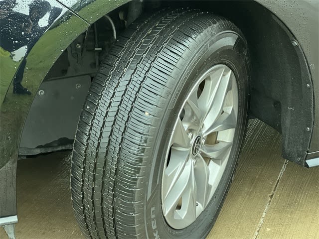 2022 Toyota Sienna XLE 23