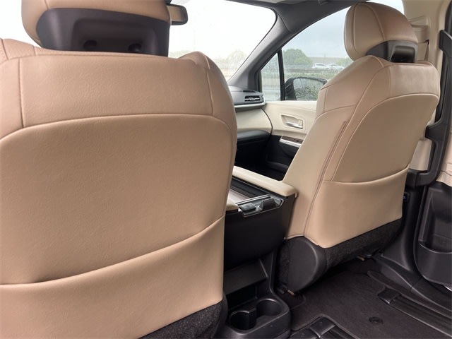 2022 Toyota Sienna XLE 21