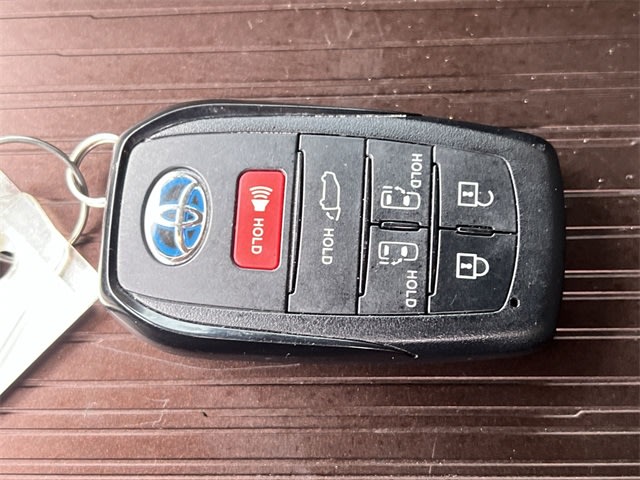2022 Toyota Sienna XLE 17