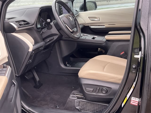 2022 Toyota Sienna XLE 11