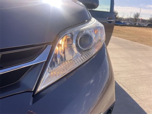 2019 Toyota Sienna XLE 23